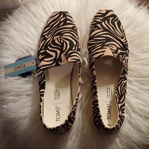 New without a tag toms